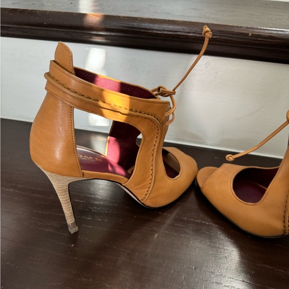 Coach camel leather 4 inch heels. Size 9.5M - Picture 7 of 8